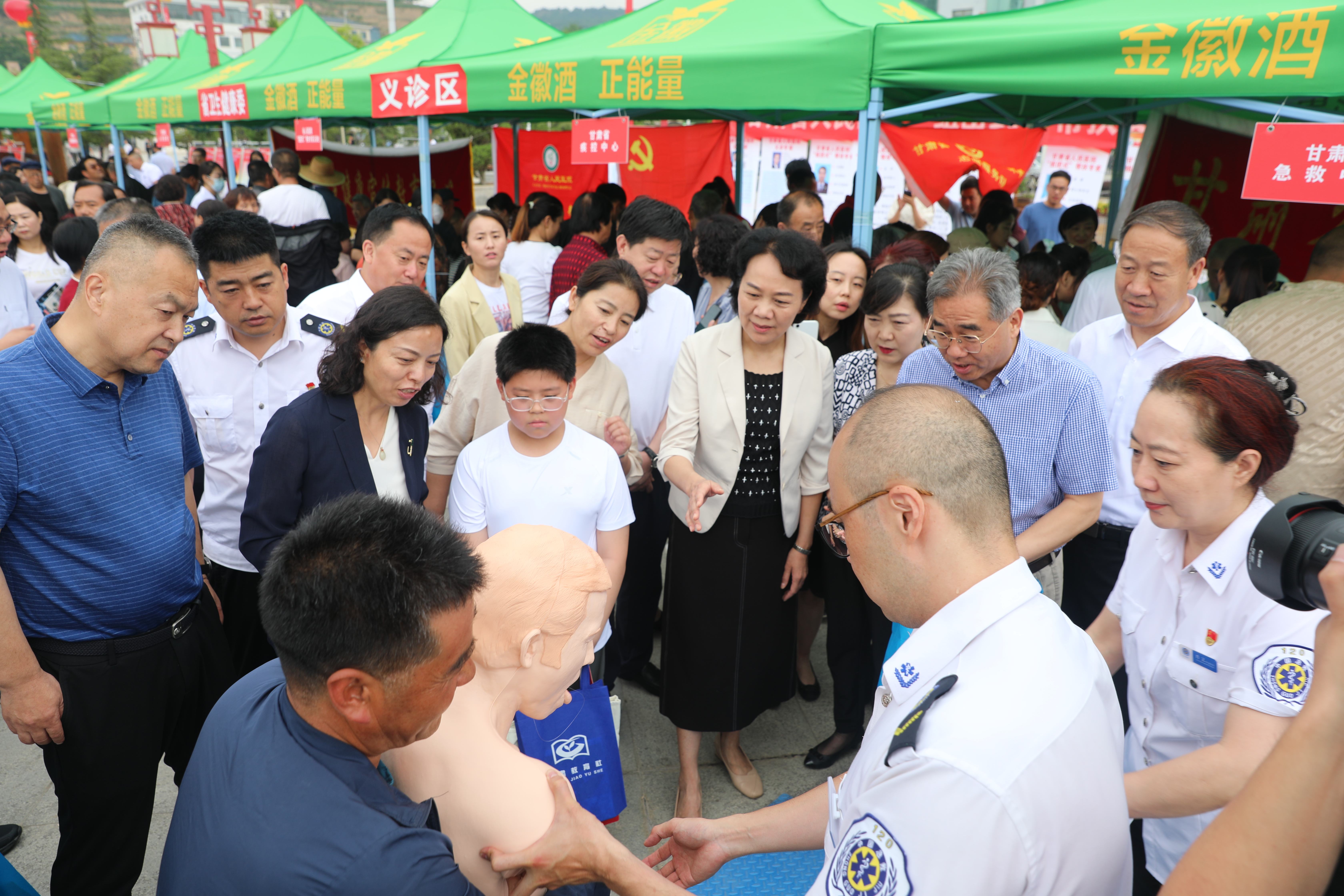 省紧急医疗救援中心参加全省文化科技卫生三下乡活动