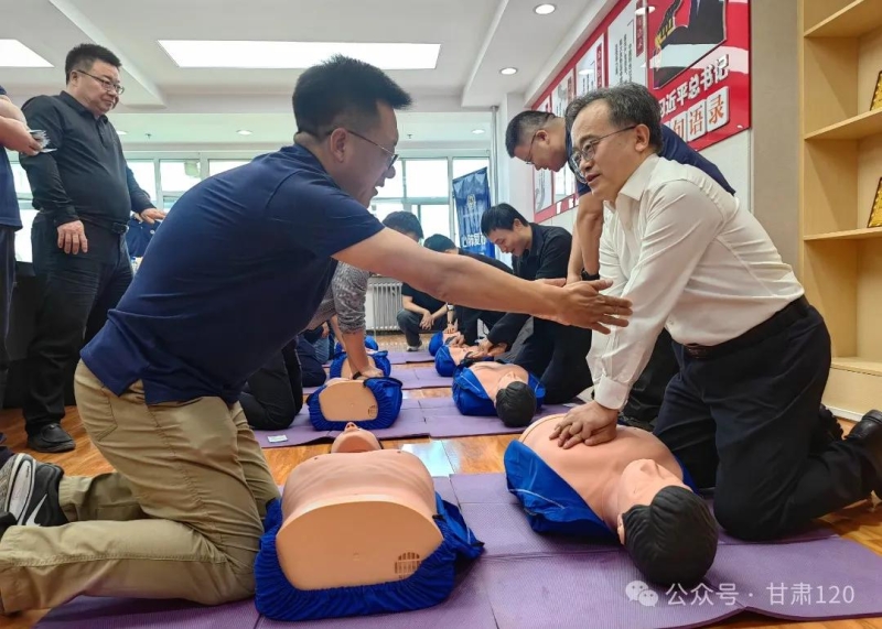 省紧急医疗救援中心走进省中医药管理局开展健康科普与急救技能培训宣教活动 省紧急医疗救援中心走进省中医药管理局开展健康科普与急救技能培训宣教活动