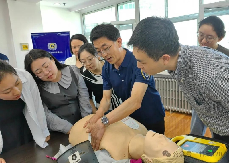 省紧急医疗救援中心走进省中医药管理局开展健康科普与急救技能培训宣教活动 省紧急医疗救援中心走进省中医药管理局开展健康科普与急救技能培训宣教活动