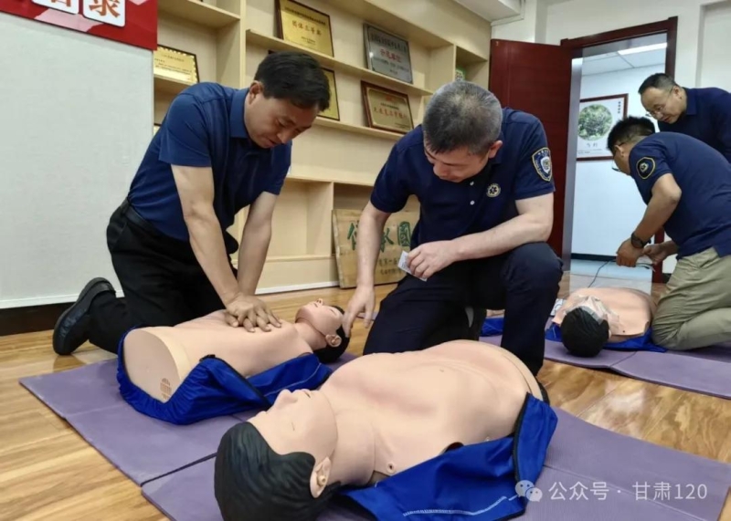 省紧急医疗救援中心走进省中医药管理局开展健康科普与急救技能培训宣教活动 省紧急医疗救援中心走进省中医药管理局开展健康科普与急救技能培训宣教活动