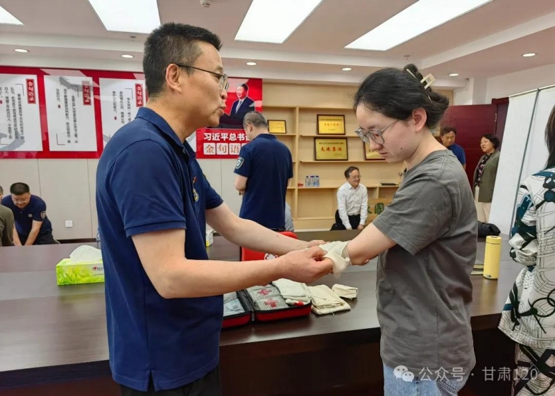 省紧急医疗救援中心走进省中医药管理局开展健康科普与急救技能培训宣教活动 省紧急医疗救援中心走进省中医药管理局开展健康科普与急救技能培训宣教活动