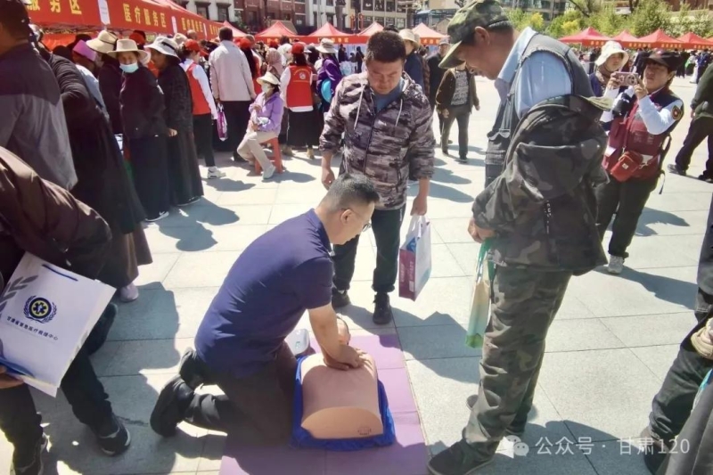 省紧急医疗救援中心积极参加2025年全省文化科技卫生“三下乡”集中示范活动 省紧急医疗救援中心积极参加2025年全省文化科技卫生“三下乡”集中示范活动