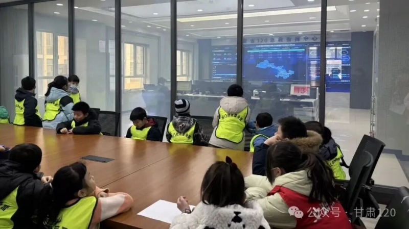 急救科普点亮寒假 生命守护“从娃娃抓起”——省紧急医疗救援中心联合多家单位成功举办“1.20”国家急救日倡议暨“急救科普开放日”活动