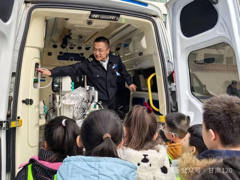 急救科普点亮寒假 生命守护“从娃娃抓起”——省紧急医疗救援中心联合多家单位成功举办“1.20”国家急救日倡议暨“急救科普开放日”活动